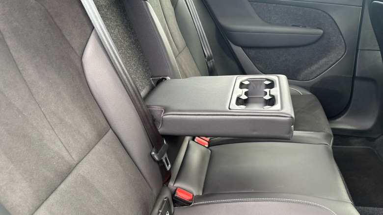 Volvo Xc40 2.0 B4P R DESIGN Pro 5dr Auto [7 speed] Petrol Estate